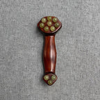 Massaggiatore facciale Gua Sha in legno di sandalo per lifting - Fioriscas