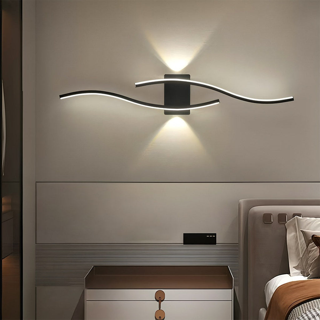 Železná nástěnná lampa Verve pro moderní ambientní osvětlení domů  