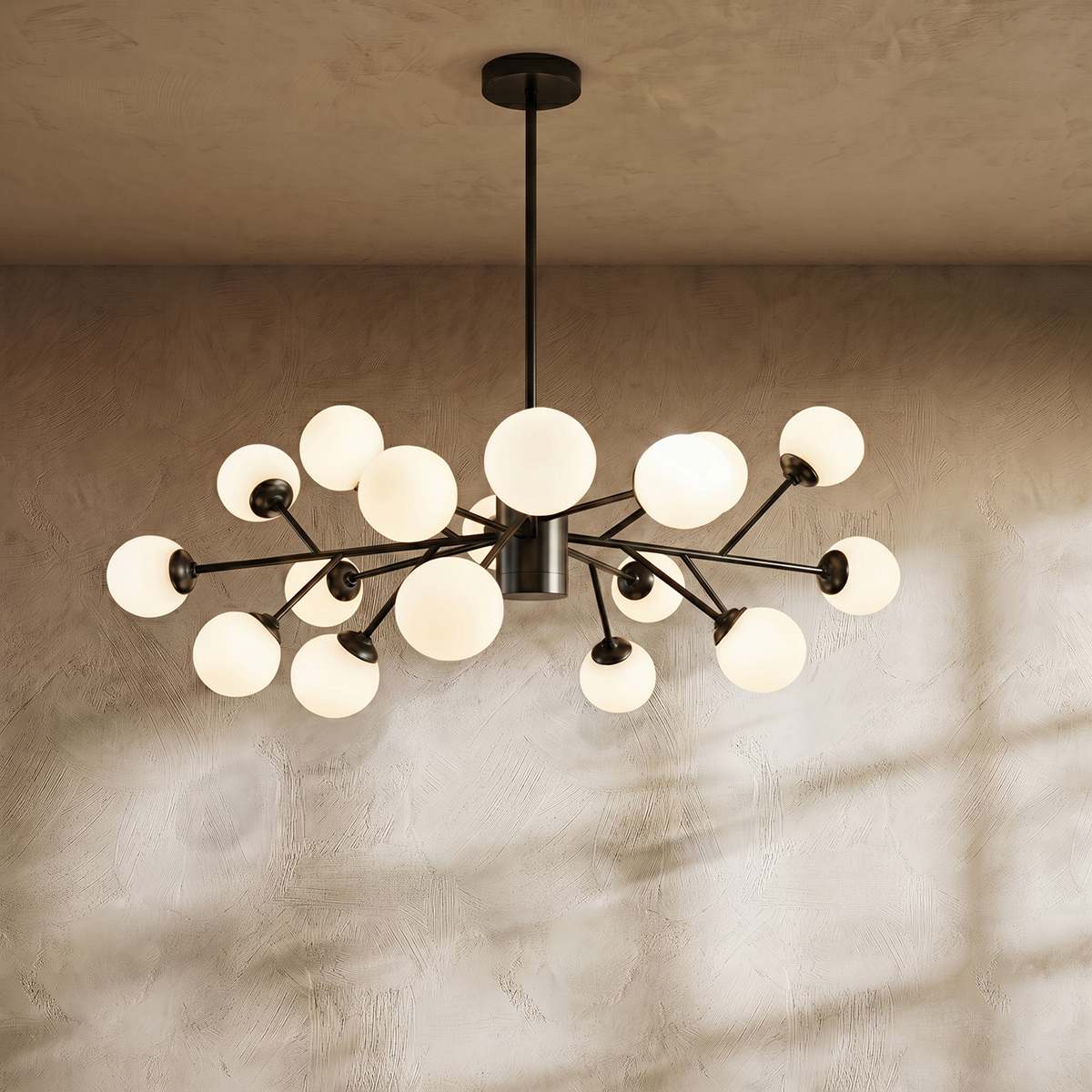 Arcadia Luxe ljuskrona i guld- eller svart aluminiumfinish för mysig atmosfär