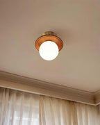 Loftlampe Globus Opalglas Moderne Messing Valnød Accents Flush Mount | Fioriscas