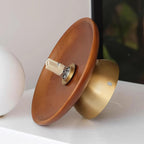 Loftlampe Globus Opalglas Moderne Messing Valnød Accents Flush Mount | Fioriscas