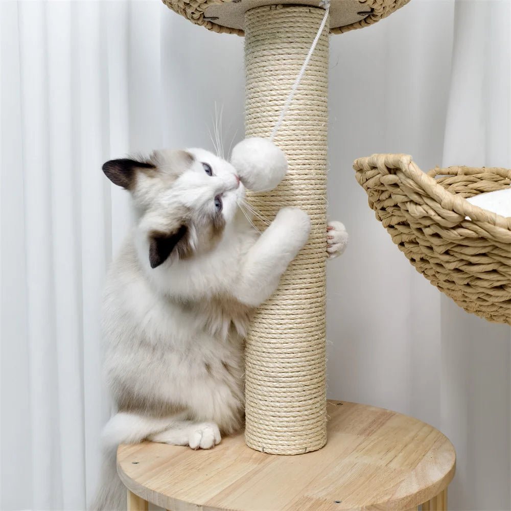 Three-level plush cat tree with sturdy sisal scratching posts - Fioriscas
