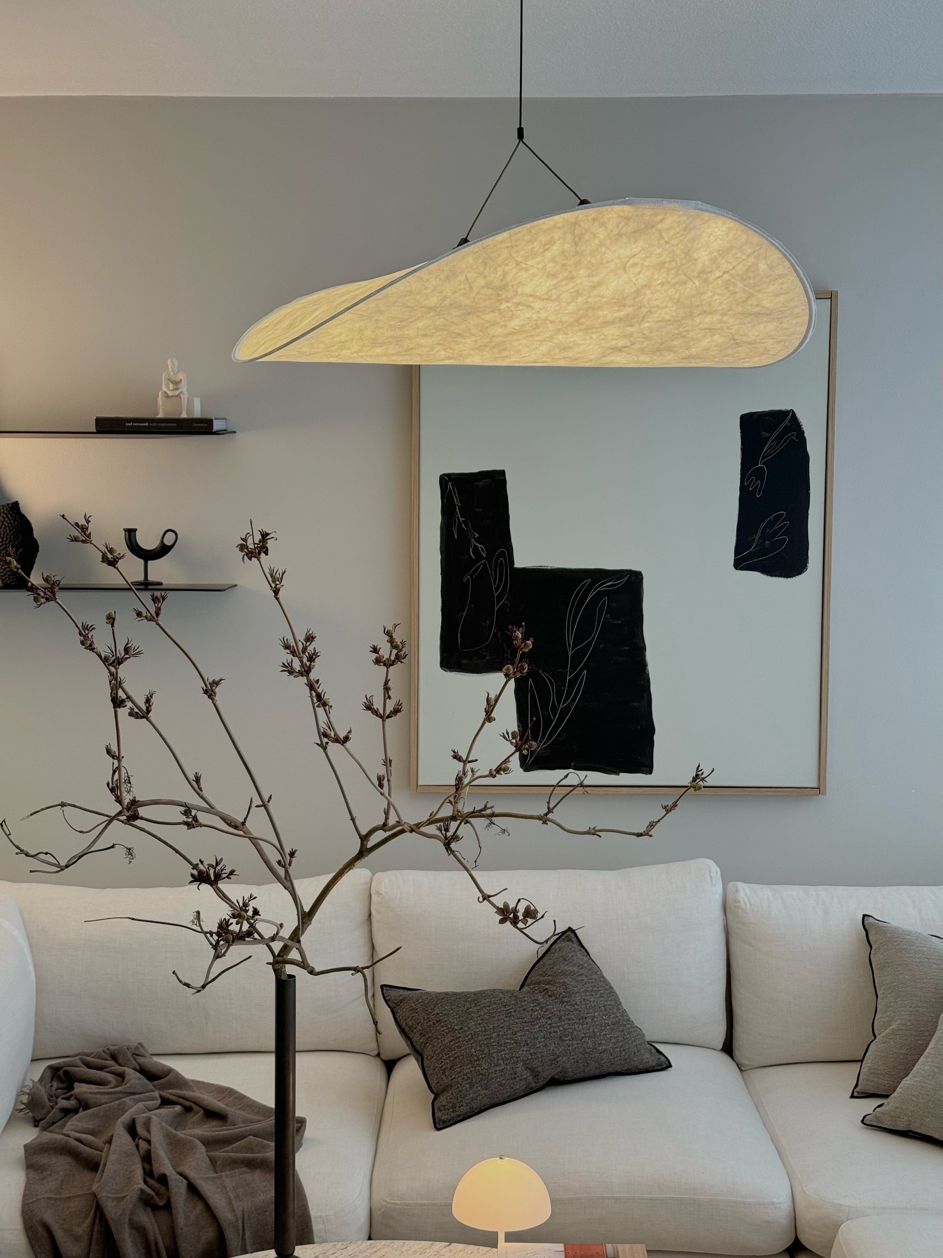 Lyra LED-lysekrone med lagdelt silke-bladskærm, nordisk design