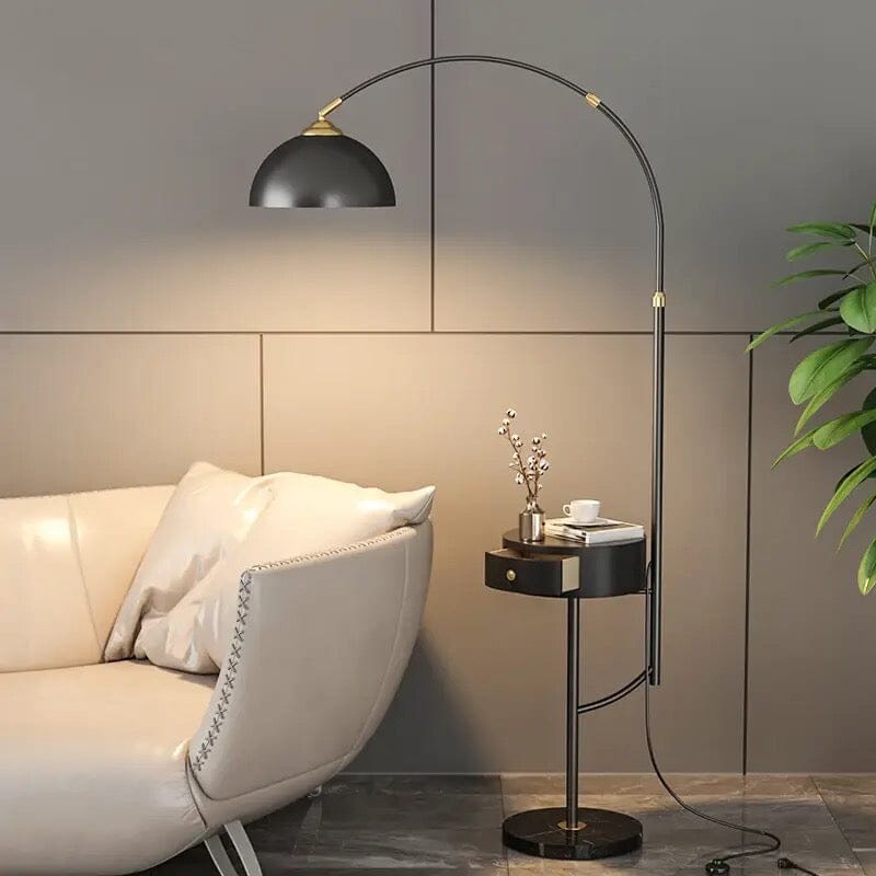 Stojací lampa Arch, design Marisol s podstavcem ve formě odkládacího stolku