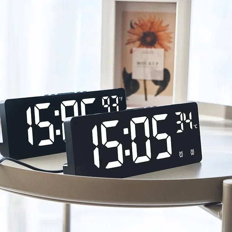 Digital alarm clock with voice control & dual alarm - Fioriscas