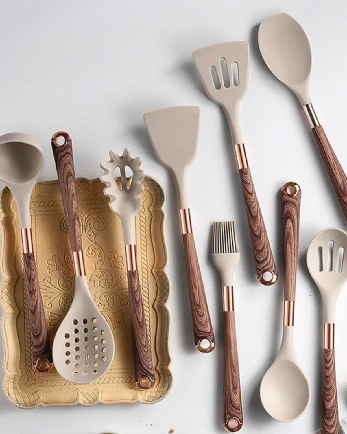 Elegant silikonredskapset med handtag i trädesign - Fioriscas