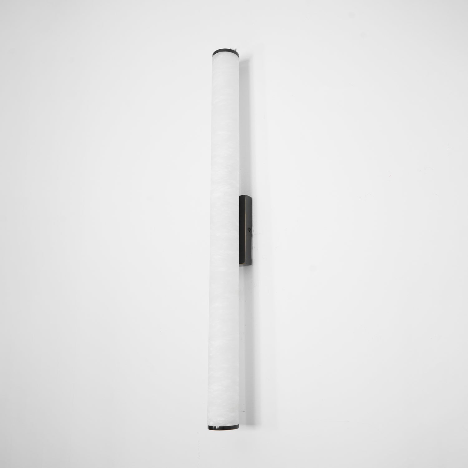 Klyr alabaster lodret cylindrisk væglampe | Fioriscas