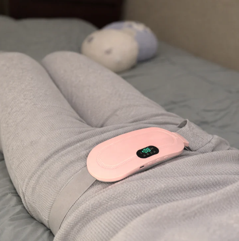 Sladdlös värmedyna för mensvärk med vibration och tre temperaturinställningar | Fioriscas