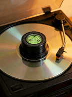 Bubble Level Vinyl Weight Clamp For Turntables With Soft Base Pad | Fioriscas