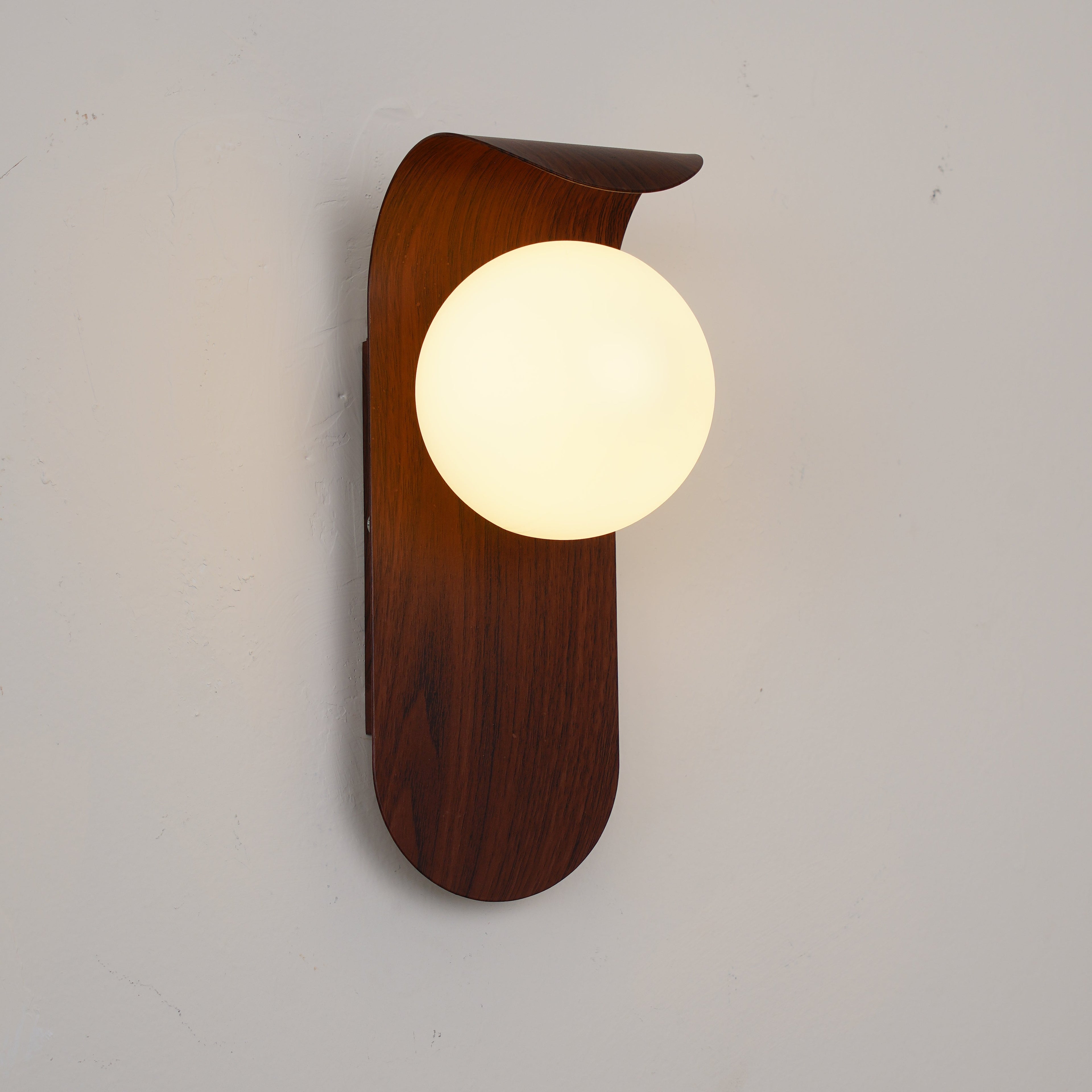 Exuro Indoor Wall Lamp Wood Color / Walnut Color | Fioriscas