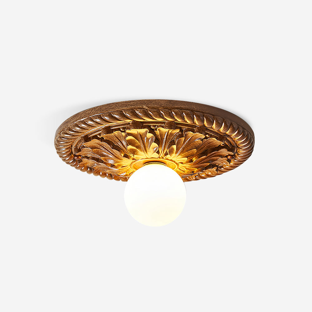 Aurelia landelijke plafondlamp met houtsnijwerk en matglazen bolenkap