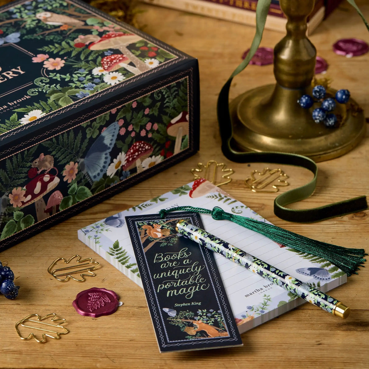 CraftJoy - 24-dniowy kalendarz adwentowy z artykułami papierniczymi i niespodziankami | Fioriscas