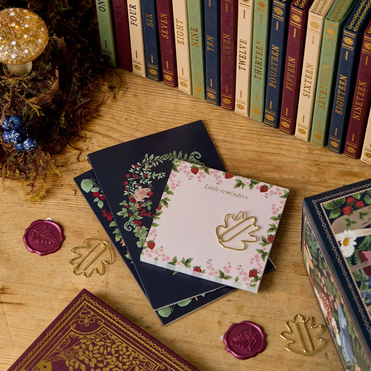 CraftJoy - 24-dniowy kalendarz adwentowy z artykułami papierniczymi i niespodziankami | Fioriscas