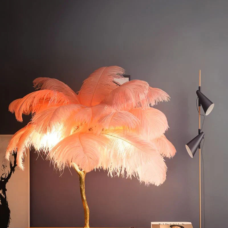 Lampada da terra Feathered Glam con velluto Glow Luxe Interiors