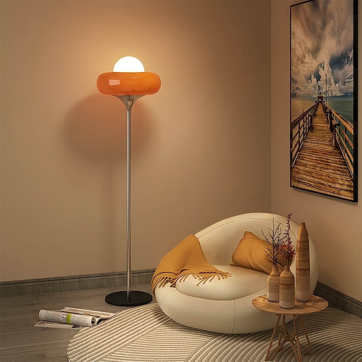 Lampa podłogowa Aurora Nova z kloszem ze szkła do wnętrz w stylu mid-century modern  