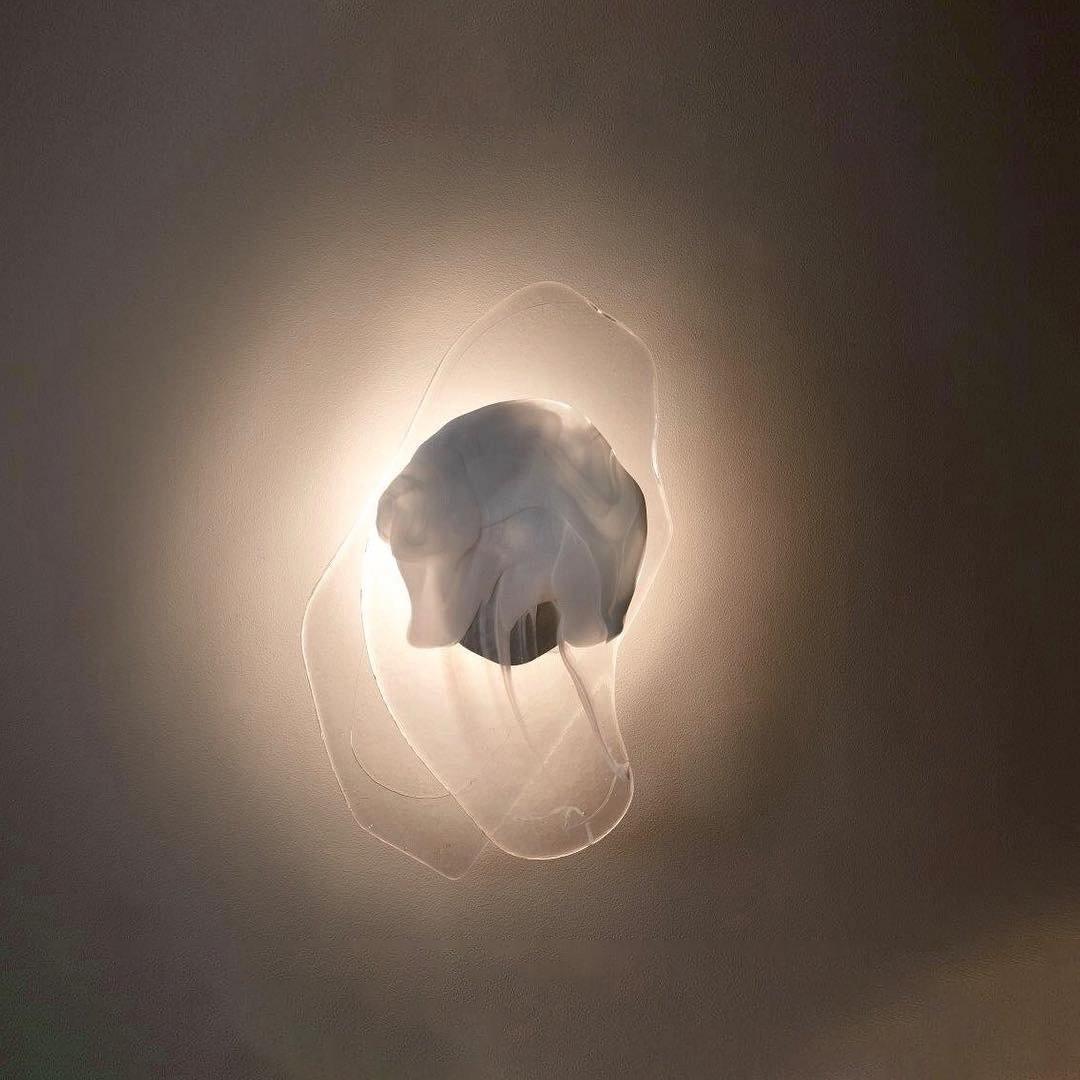 Beatrice Künstlerische schwarze Glas-Wandlampe | Fioriscas