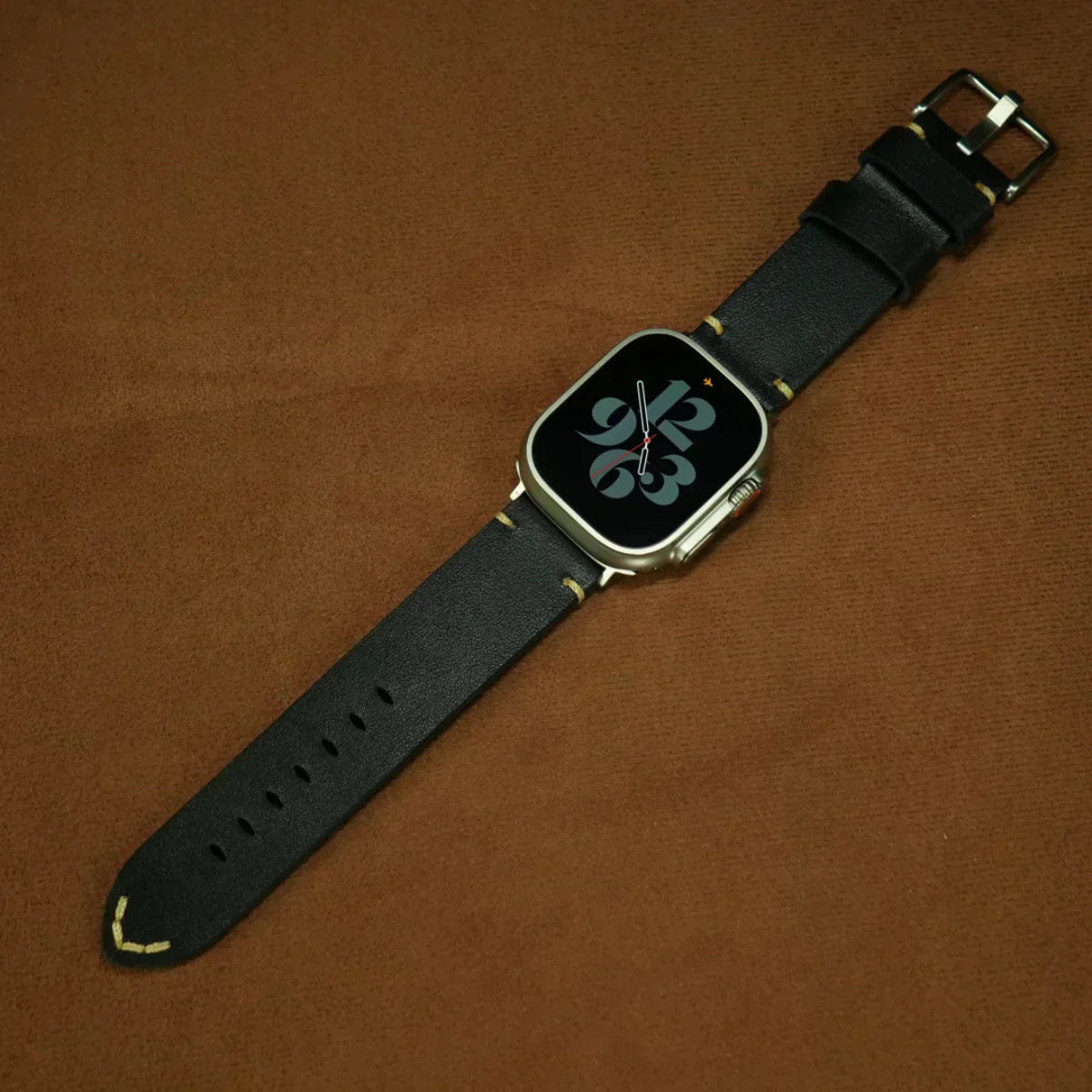 Marlo täysjyvänahkainen Apple Watch -ranneke ruostumattomasta teräksestä valmistetulla soljella