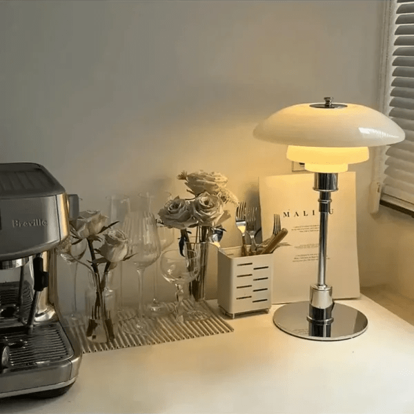Skandinavische Tischleuchte mit dimmbarem LED-Licht - Fioriscas