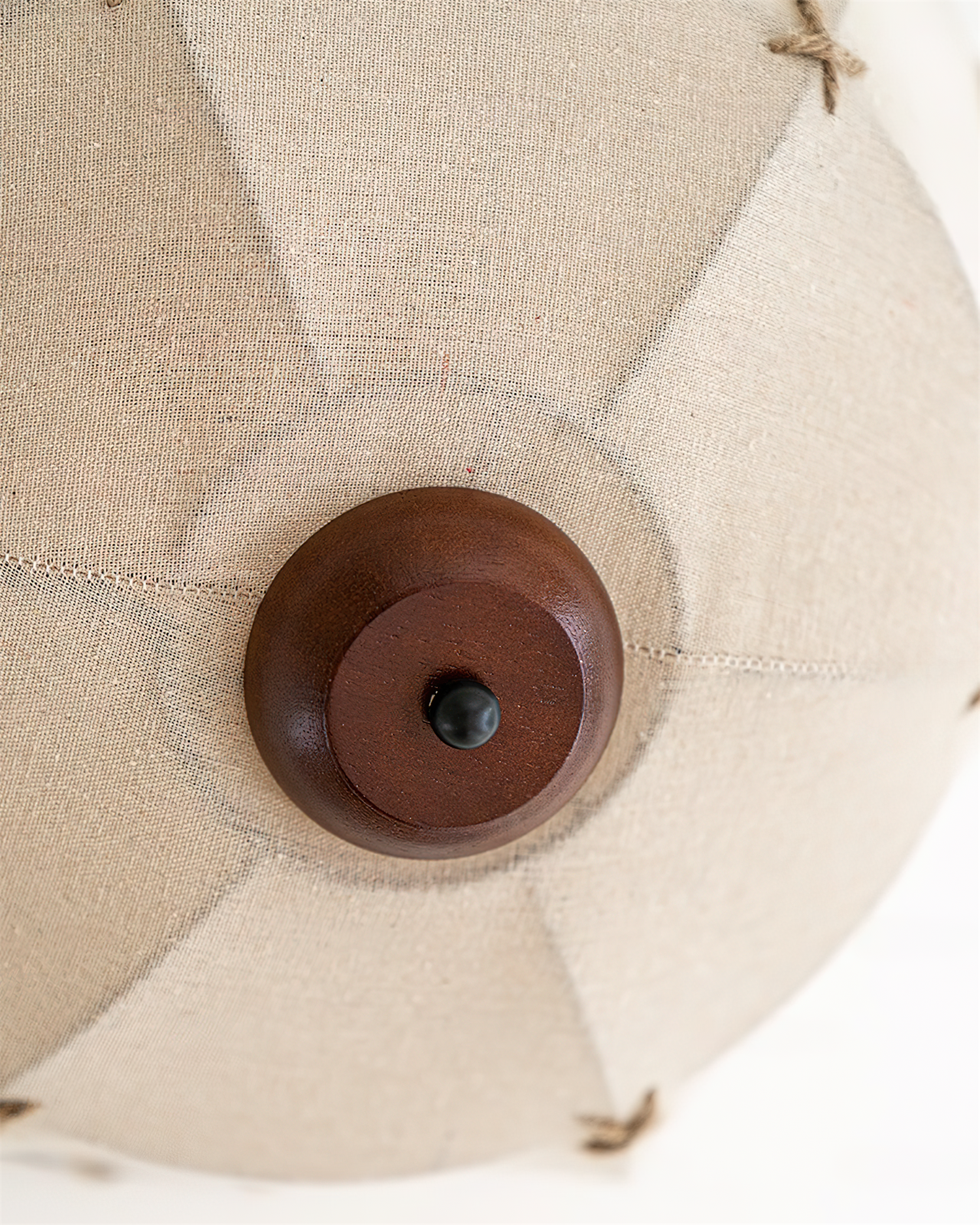 Deckenleuchte Handgefertigter Schirm Holz und Stoff Rustikales Design | Fioriscas