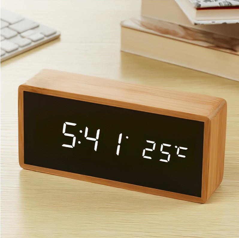 Minimalistyczny budzik bambusowy LED z wyświetlaczem temperatury - Fioriscas