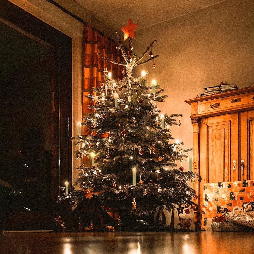 やさしいLEDの光が灯る、炎を使わないクリスマスキャンドルセット - Fioriscas