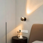 Regulowana lampa ścienna LumaNova do salonów i korytarzy