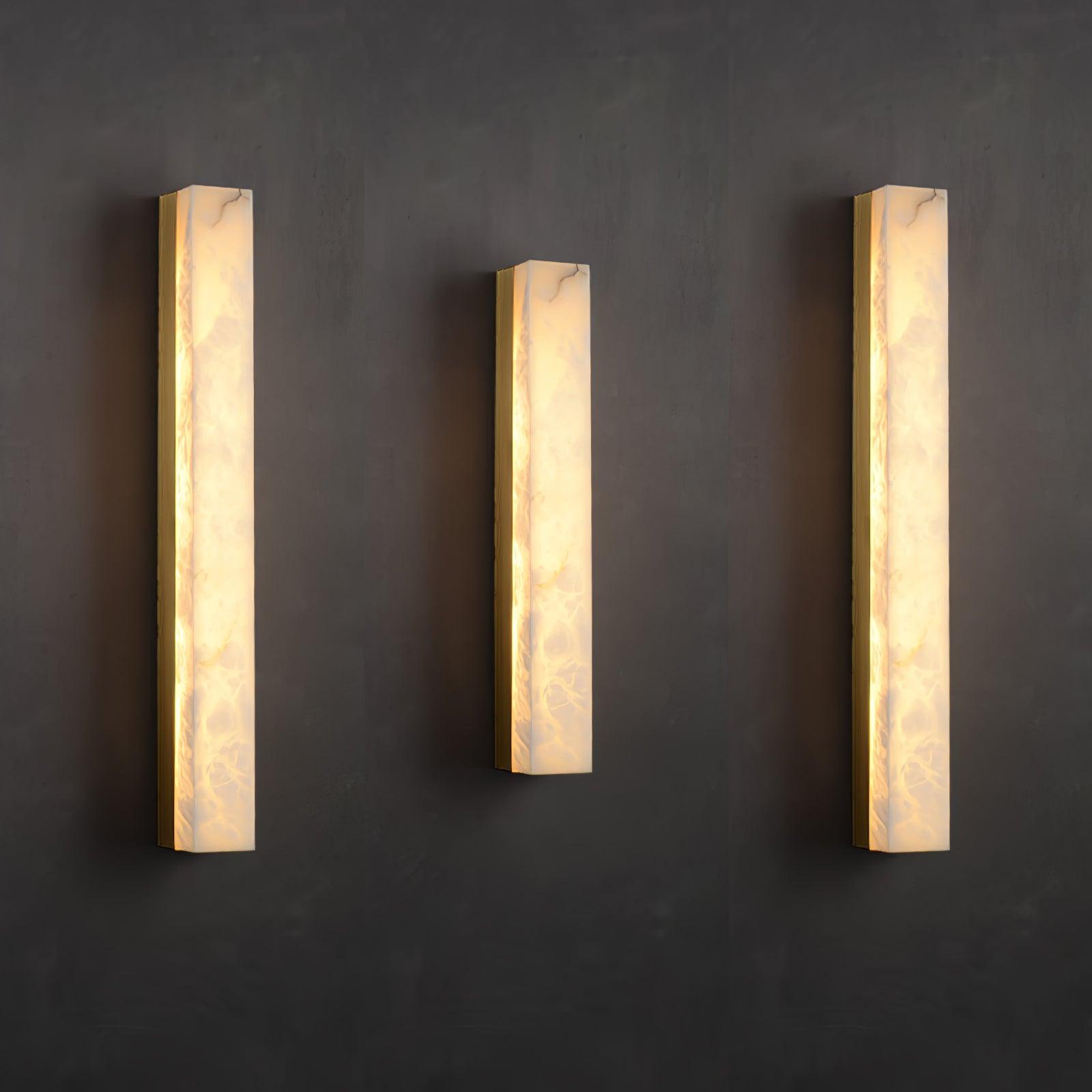 Wandleuchte mit Alabaster-Schirm, vertikale Messing-Wandleuchte Lyra