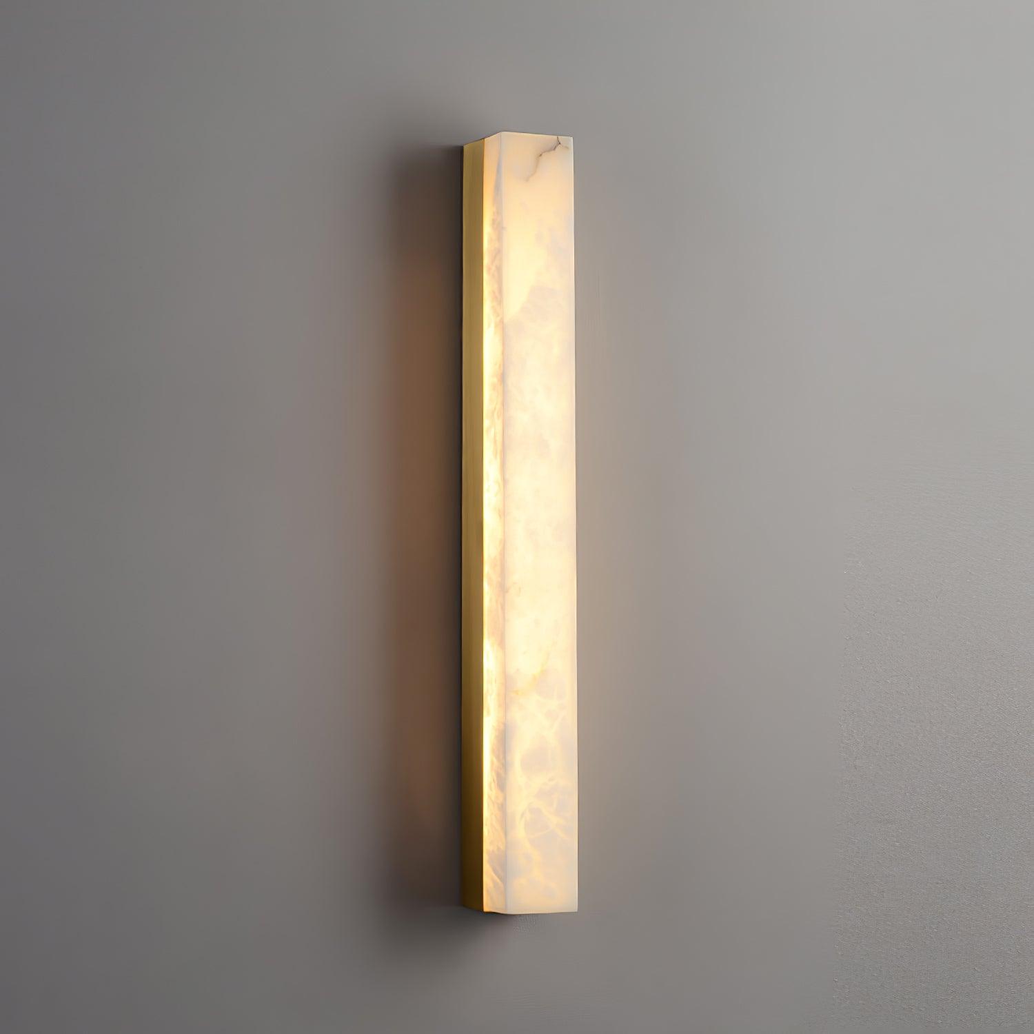 Wandleuchte mit Alabaster-Schirm, vertikale Messing-Wandleuchte Lyra