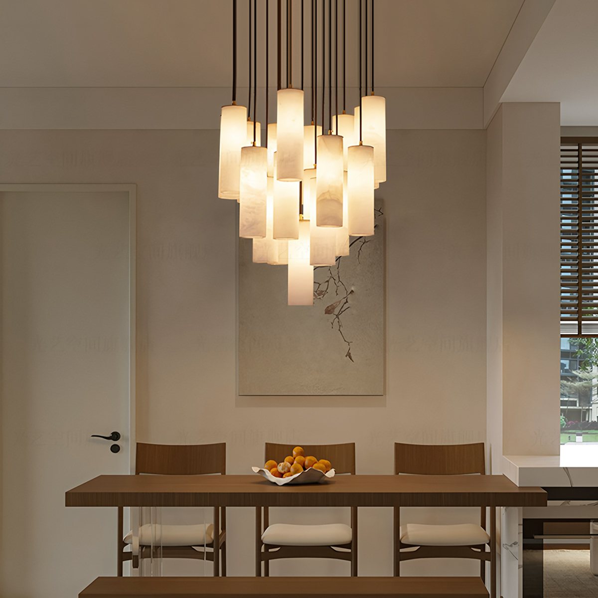 Lampadario a sospensione moderno con cilindri in alabastro e luce soffusa
