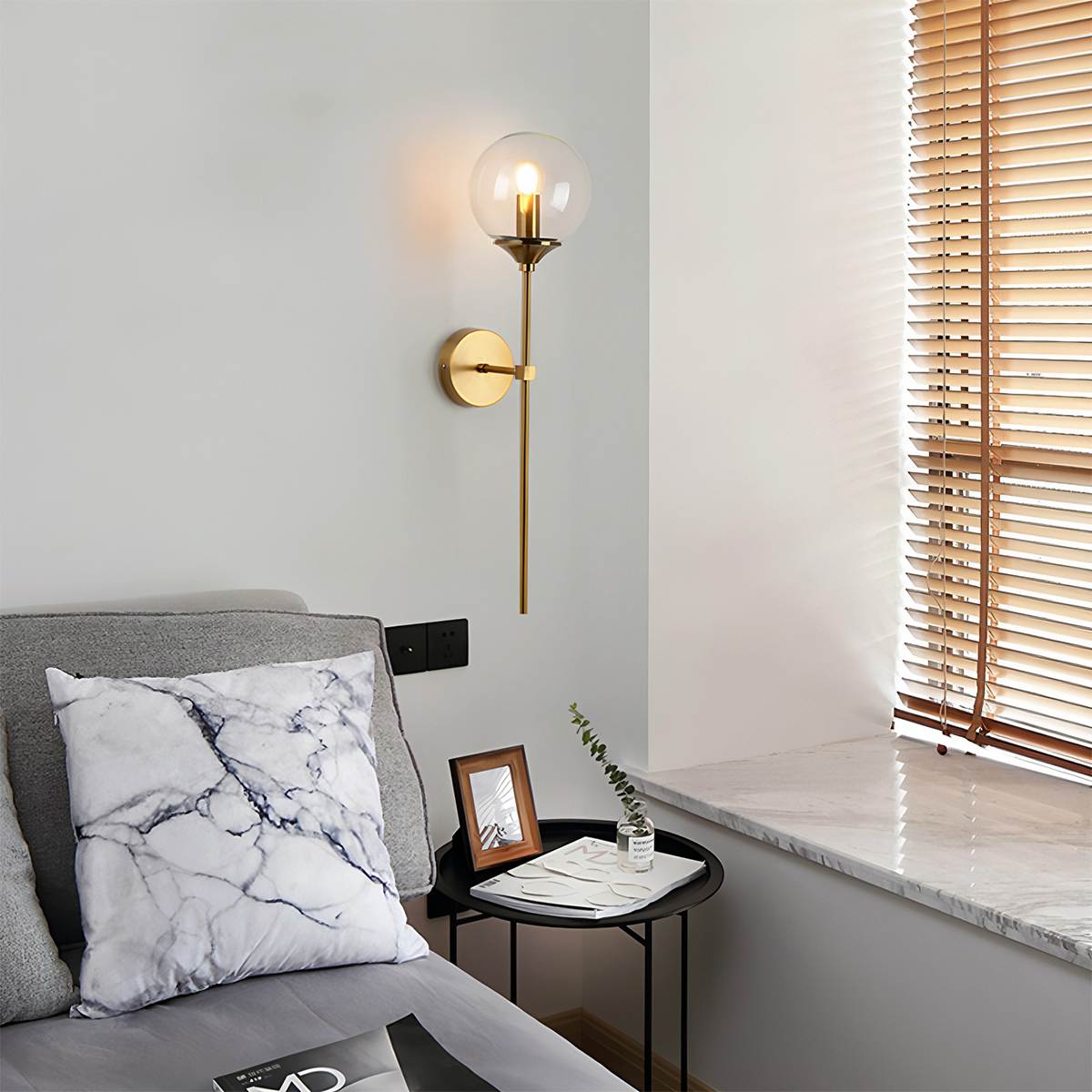 Klasická nástěnná lampa HorizonAura s moderním ambientním osvětlením  