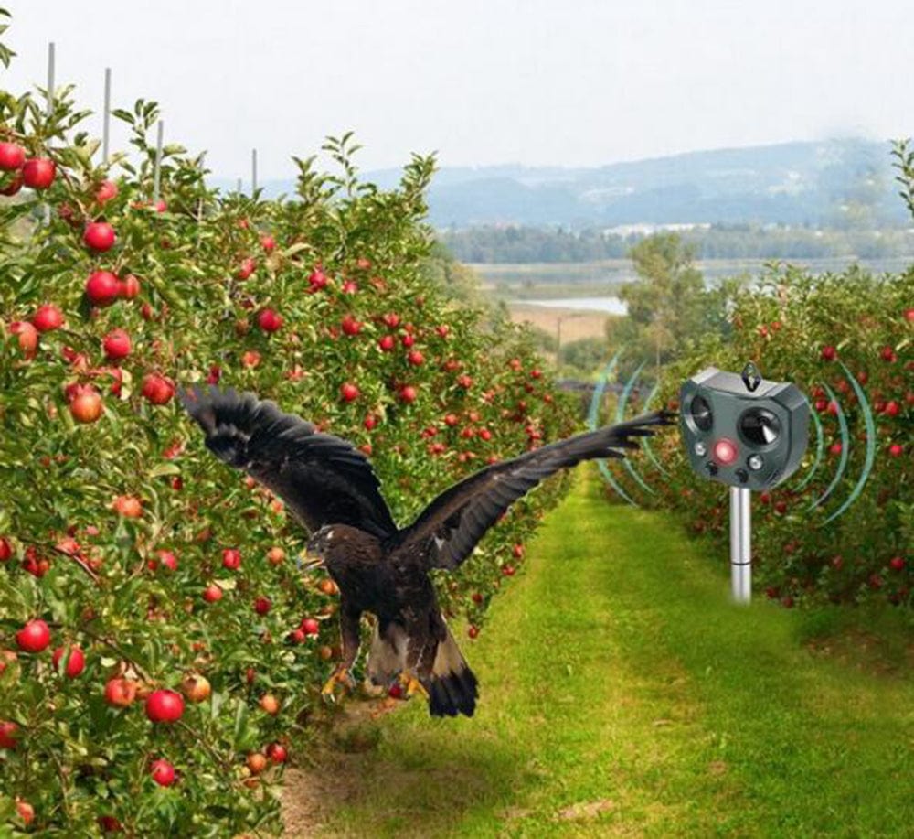Solar Powered Ultrasonic Animal Repeller For Yards And Gardens