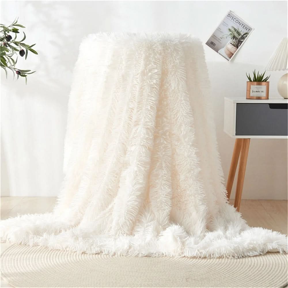 Soft artificial fur blanket with velvet-like warmth - Fioriscas