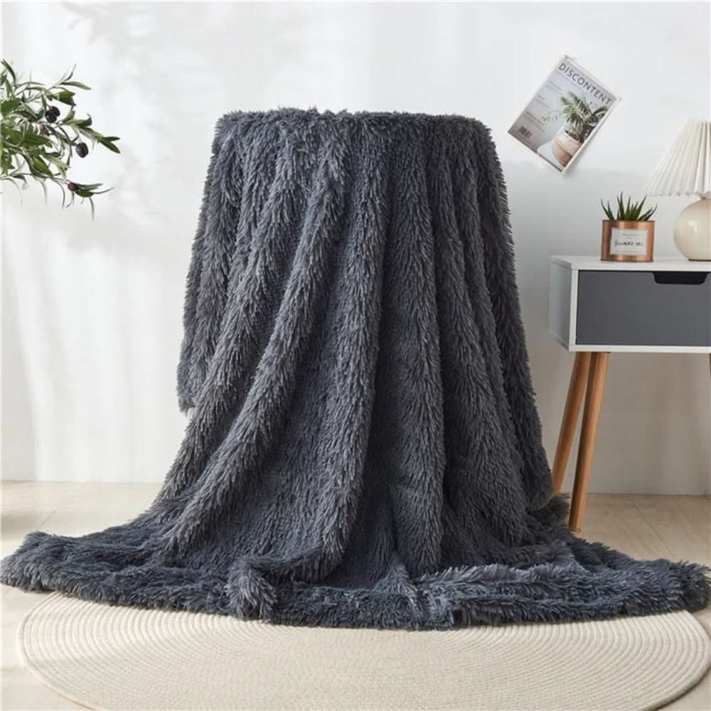 Soft artificial fur blanket with velvet-like warmth - Fioriscas