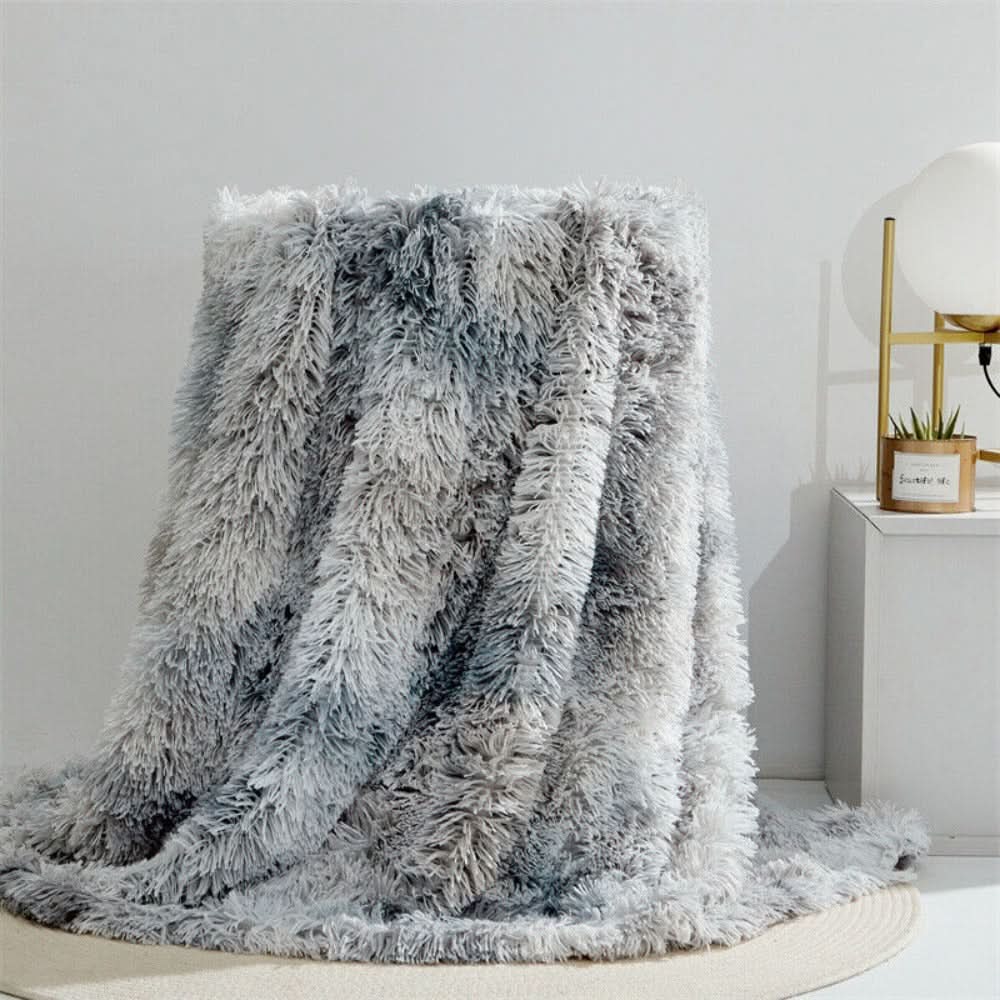 Soft artificial fur blanket with velvet-like warmth - Fioriscas