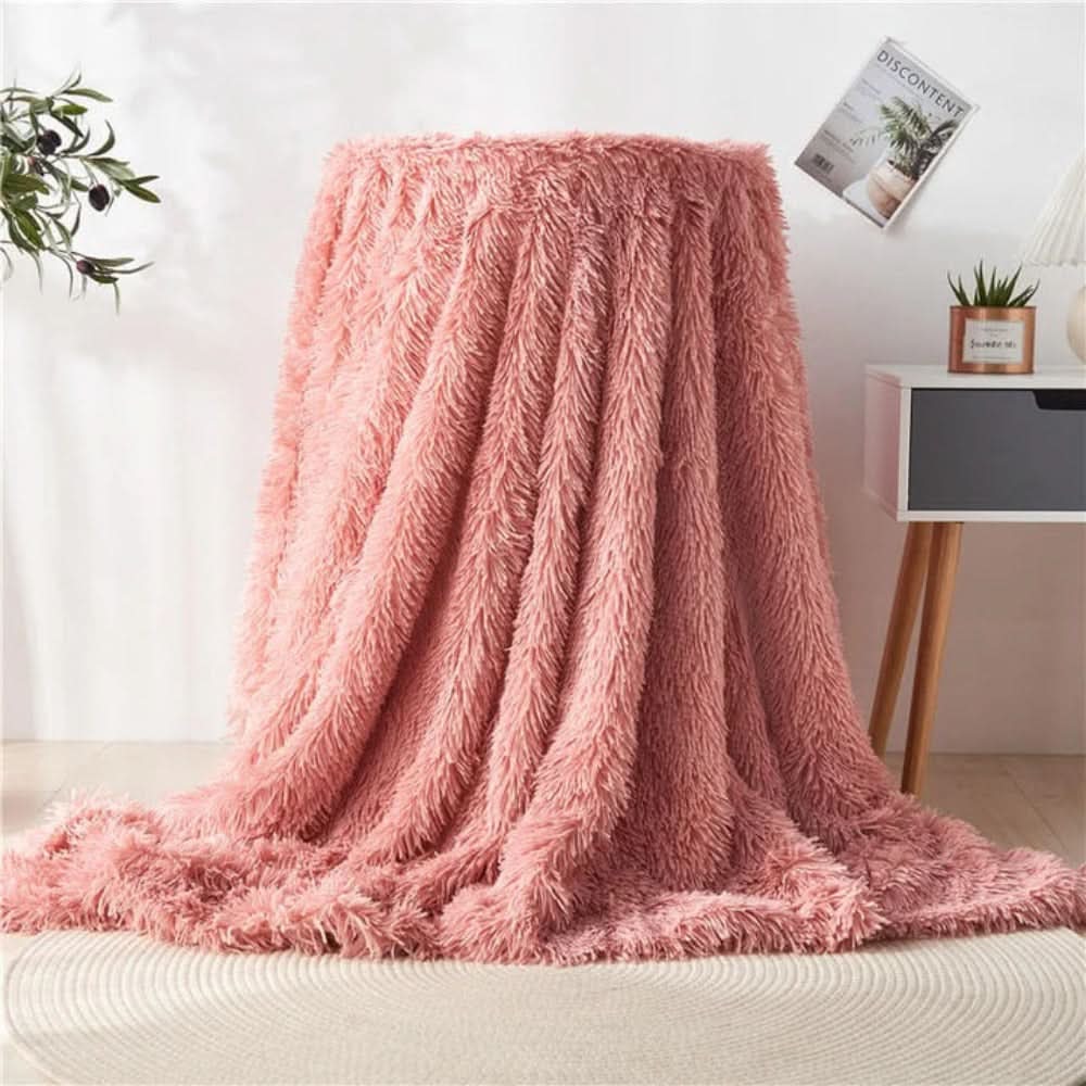 Soft artificial fur blanket with velvet-like warmth - Fioriscas