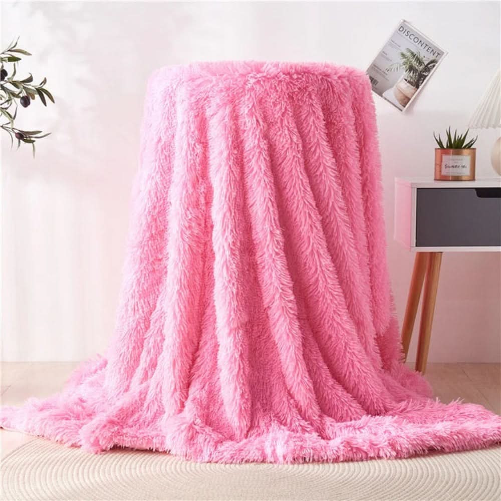 Soft artificial fur blanket with velvet-like warmth - Fioriscas