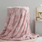 Soft artificial fur blanket with velvet-like warmth - Fioriscas