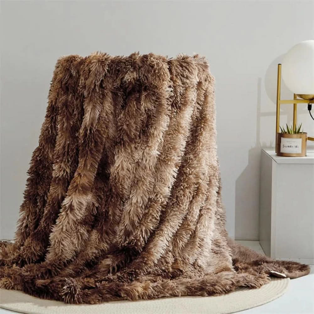 Soft artificial fur blanket with velvet-like warmth - Fioriscas