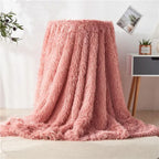 Soft artificial fur blanket with velvet-like warmth - Fioriscas