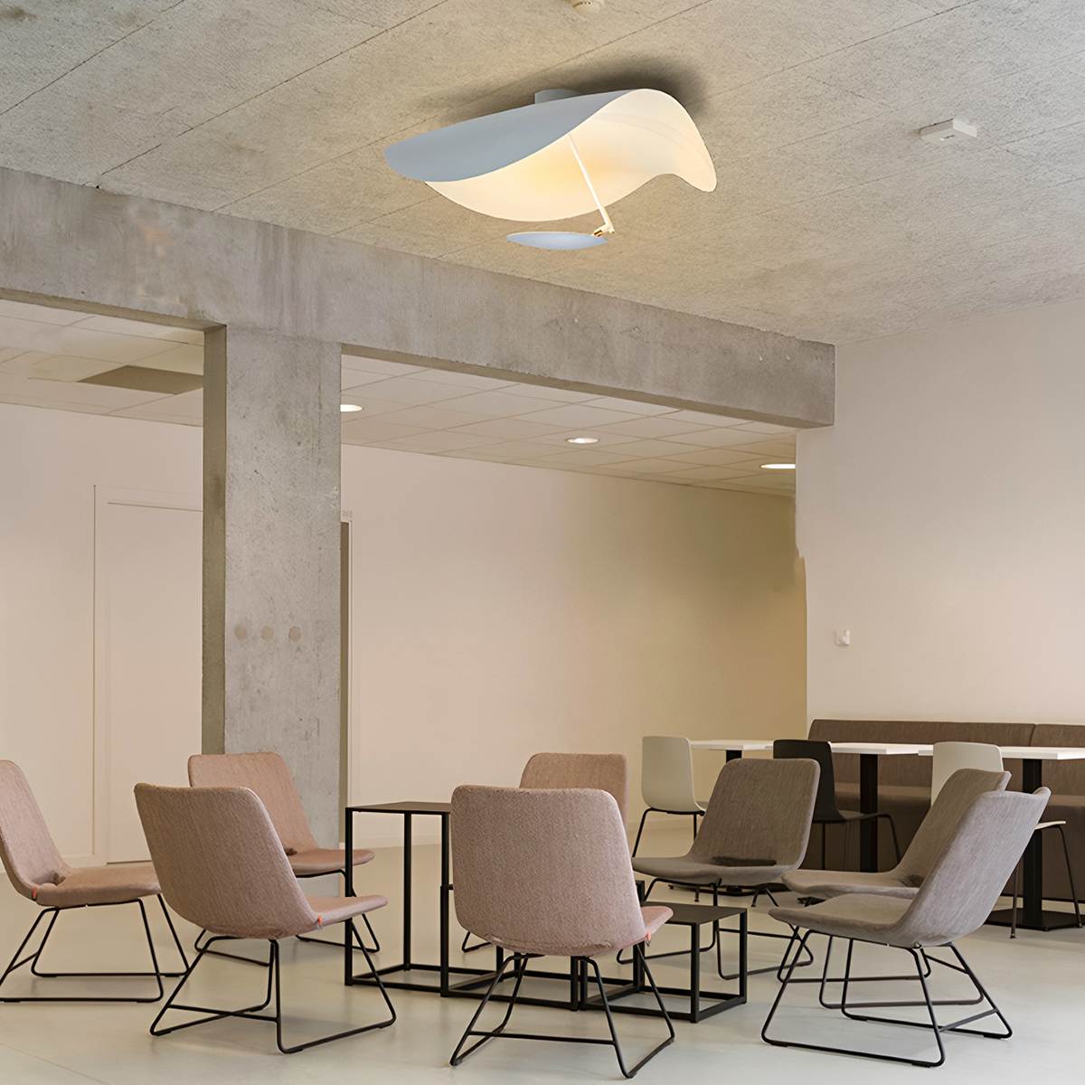 VerdeLeaf orb plafondlamp met reflecterende schijf en metalen kap