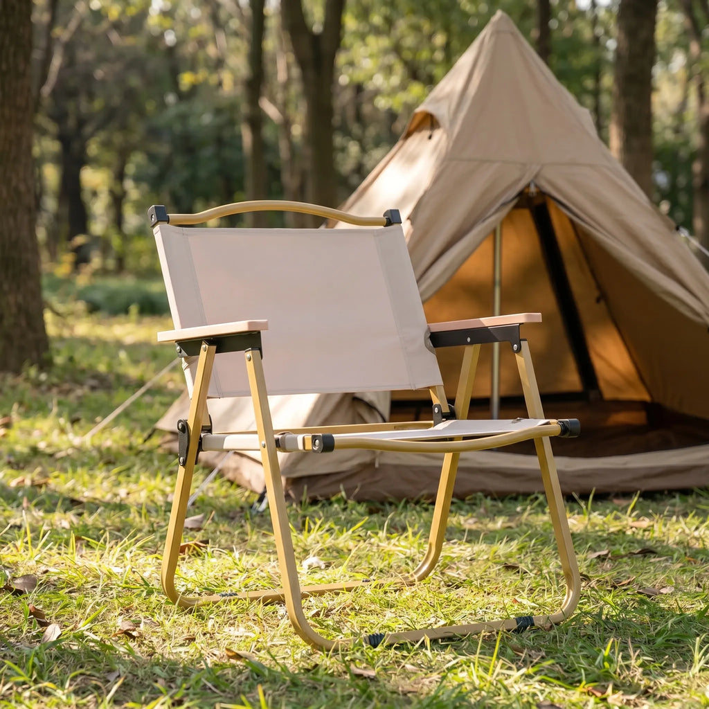 Chaise pliante d’extérieur Veldar, cadre en aluminium avec accoudoirs en bois
