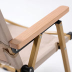 Chaise pliante d’extérieur Veldar, cadre en aluminium avec accoudoirs en bois