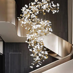 Olivia Moderner goldener Treppenhaus-Kronleuchter, Metall & Keramik | Fioriscas