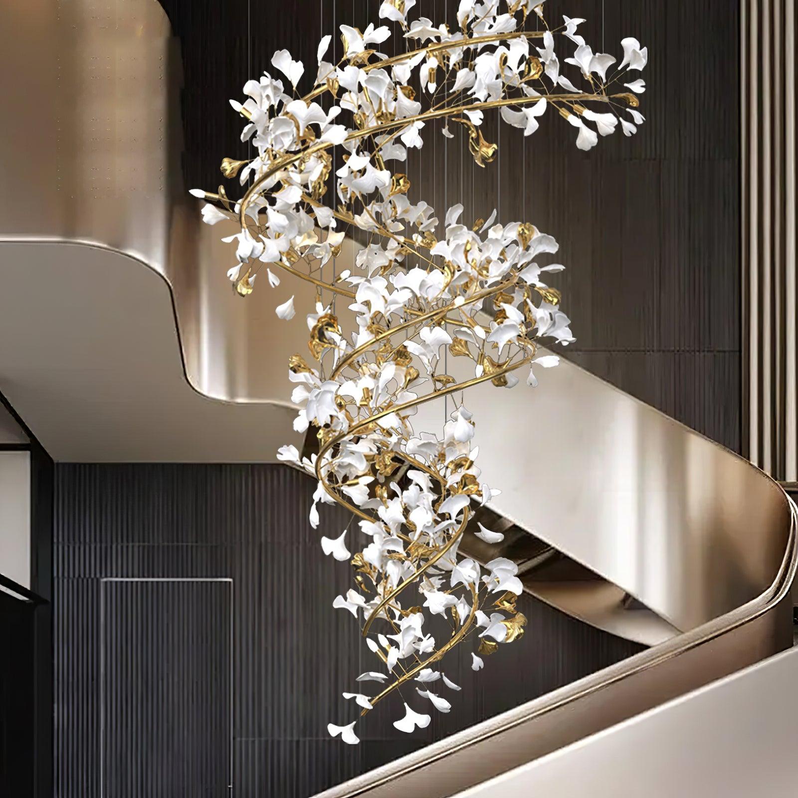 Olivia Moderner goldener Treppenhaus-Kronleuchter, Metall & Keramik | Fioriscas