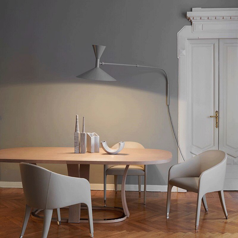 Lampada da parete NovaSwing, braccio orientabile, con spina e paralume satinato