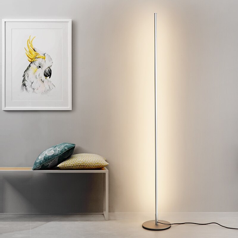 מנורת רצפה דקה מאלומיניום עם LED, בגוונים חמים, לבנים ובמצבי עמעום