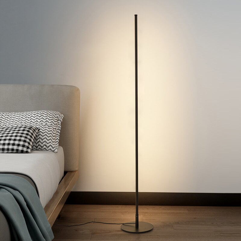 מנורת רצפה דקה מאלומיניום עם LED, בגוונים חמים, לבנים ובמצבי עמעום