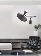 Lampada da parete NovaSwing, braccio orientabile, con spina e paralume satinato