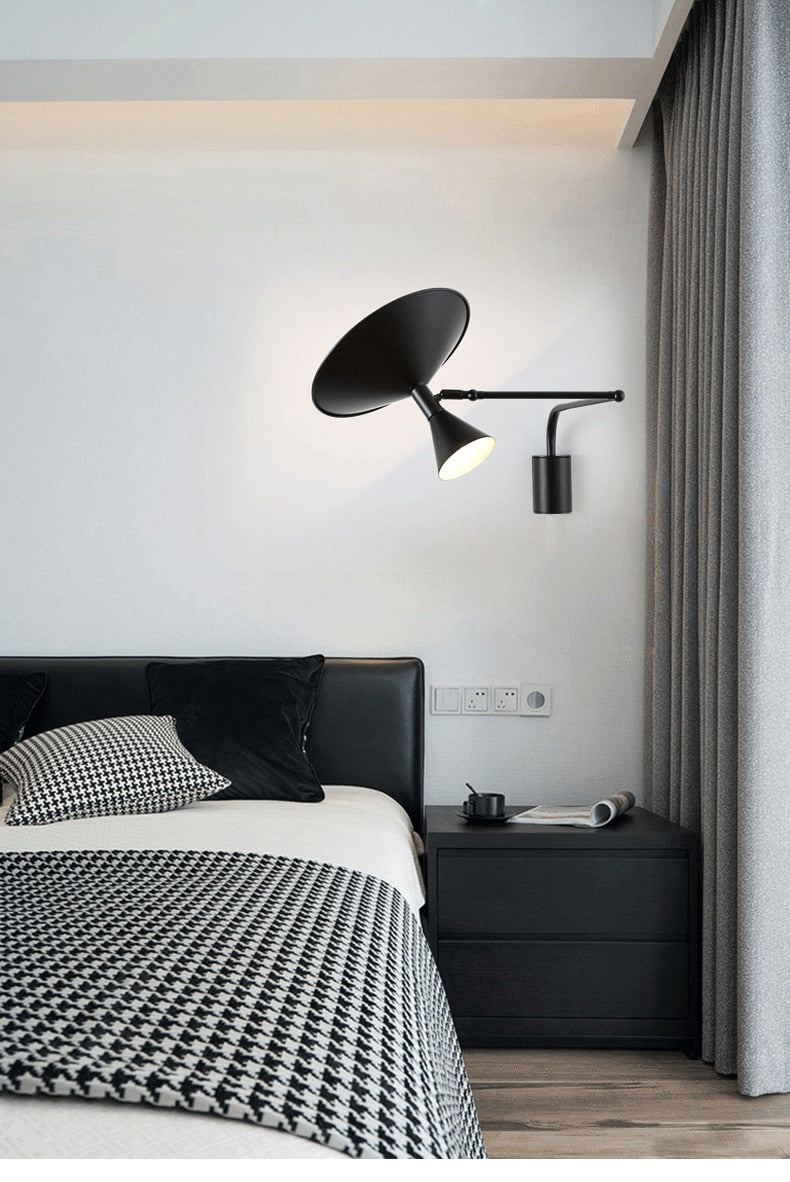 Lampada da parete NovaSwing, braccio orientabile, con spina e paralume satinato