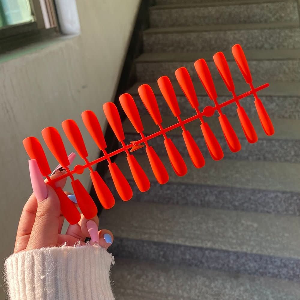 On Nails - Tyylikkäät tekokynnet 13 värissä - Fioriscas